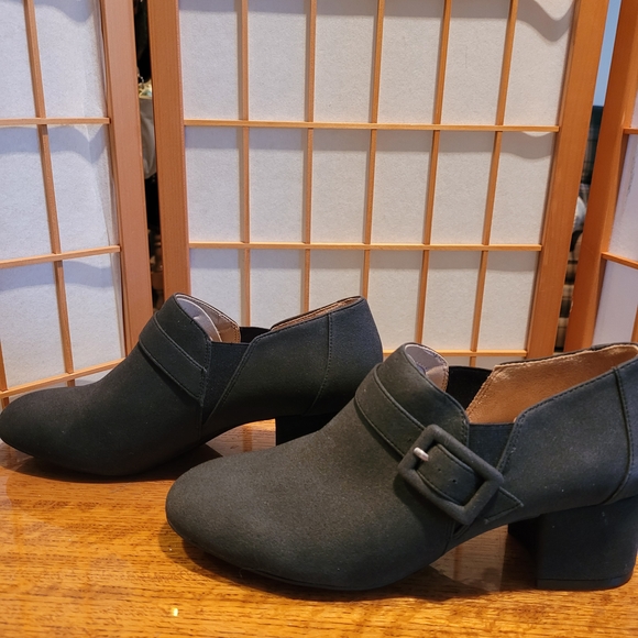 Elegant Black Women's Shoes - Picture 1 of 9